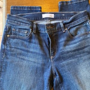 Ann Taylor Loft skinny Crop non distressed jeans. Size 28/6.